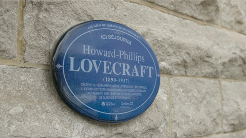 Photo of the plaque honoring Lovecraft in Qebec